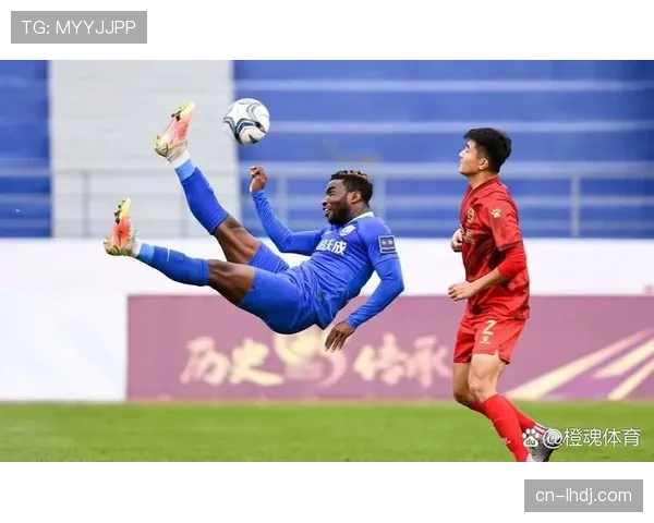 奥斯卡4分钟梅开二度闪耀高原 玉昆外援把握机会能力突出